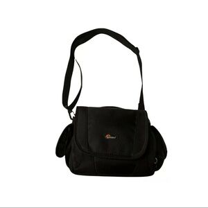 Lowepro 110 Black Camera Bag Case With Shoulder Strap. 3755